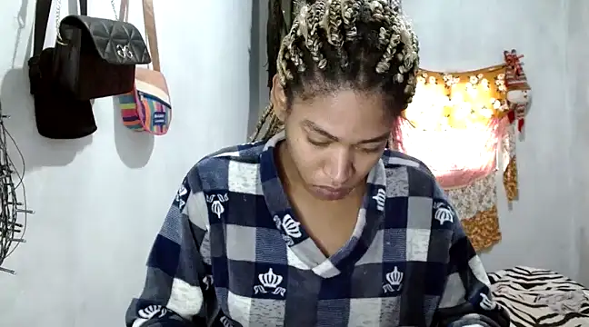 Snapshot of miriam775 chatting on January 28, 2025, 1:05 pm miriam775 online show from January 28, 2025, 1:05 pm