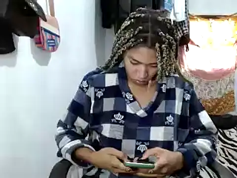 Snapshot of miriam775 chatting on February 17, 2025, 12:59 pm miriam775 online show from February 17, 2025, 12:59 pm