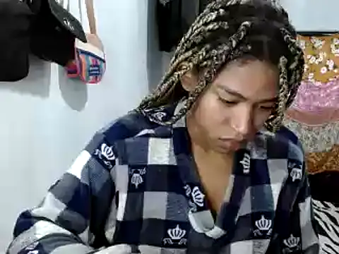 Snapshot of miriam775 chatting on February 19, 2025, 12:00 pm miriam775 online show from February 19, 2025, 12:00 pm