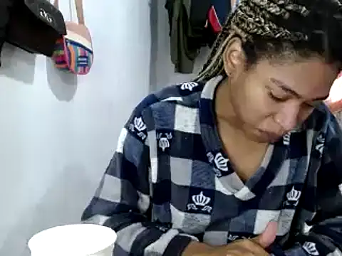 Snapshot of miriam775 chatting on February 25, 2025, 12:55 pm miriam775 online show from February 25, 2025, 12:55 pm