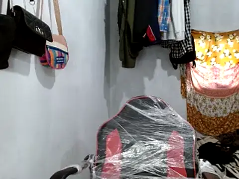 Snapshot of miriam775 chatting on February 26, 2025, 1:41 pm miriam775 online show from February 26, 2025, 1:41 pm