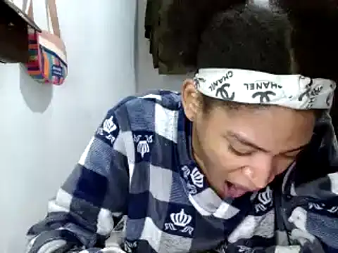 Snapshot of miriam775 chatting on March 11, 2025, 1:23 pm miriam775 online show from March 11, 2025, 1:23 pm