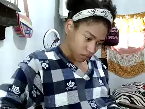 Snapshot of miriam775 chatting on March 20, 2025, 2:21 pm miriam775 online show from March 20, 2025, 2:21 pm