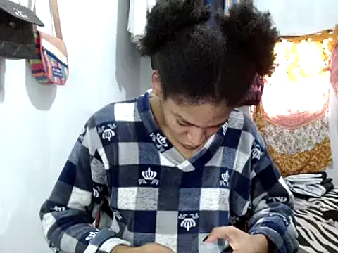 Snapshot of miriam775 chatting on March 21, 2025, 1:34 pm miriam775 online show from March 21, 2025, 1:34 pm