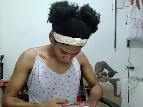 Snapshot of miriam775 chatting on September 17, 2025, 11:34 am miriam775 online show from September 17, 2025, 11:34 am