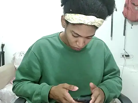 Snapshot of miriam775 chatting on September 20, 2025, 11:22 am miriam775 online show from September 20, 2025, 11:22 am