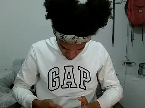 Snapshot of miriam775 chatting on September 30, 2025, 10:42 am miriam775 online show from September 30, 2025, 10:42 am