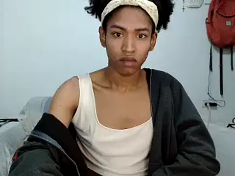 Snapshot of miriam775 chatting on October 6, 2025, 8:39 pm miriam775 online show from October 6, 2025, 8:39 pm