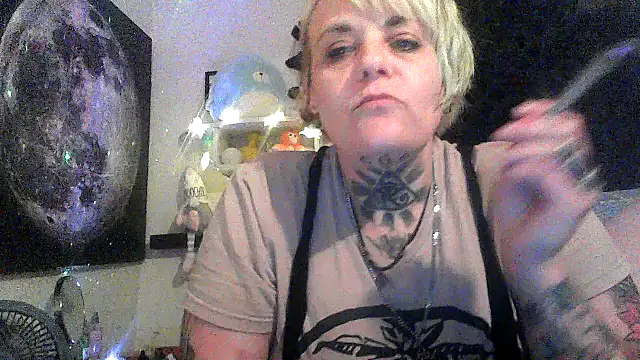 Snapshot of Hunniebunnie78 chatting on June 15, 2026, 3:31 am Hunniebunnie78 online show from June 15, 2026, 3:31 am