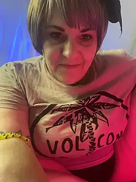 Snapshot of Hunniebunnie78 chatting on June 21, 2026, 5:43 am Hunniebunnie78 online show from June 21, 2026, 5:43 am