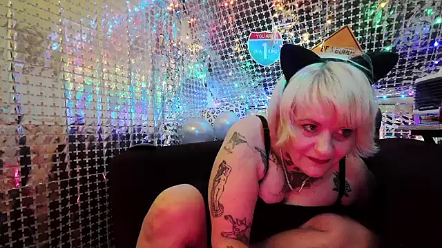 Snapshot of Hunniebunnie78 chatting on August 2, 2026, 11:25 pm Hunniebunnie78 online show from August 2, 2026, 11:25 pm