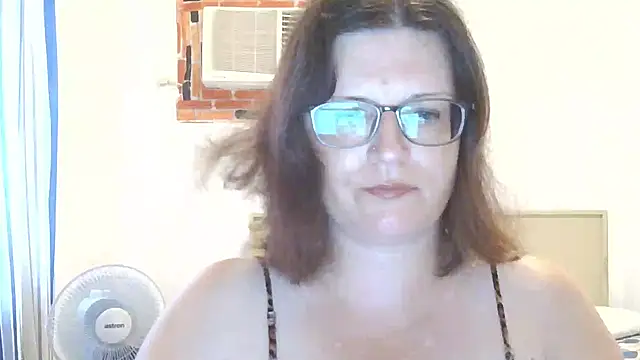 Snapshot of CrimsonMistress chatting on April 23, 2026, 10:45 pm CrimsonMistress online show from April 23, 2026, 10:45 pm