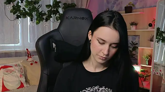 Snapshot of KiraLiLime chatting on February 6, 2025, 9:32 am KiraLiLime online show from February 6, 2025, 9:32 am