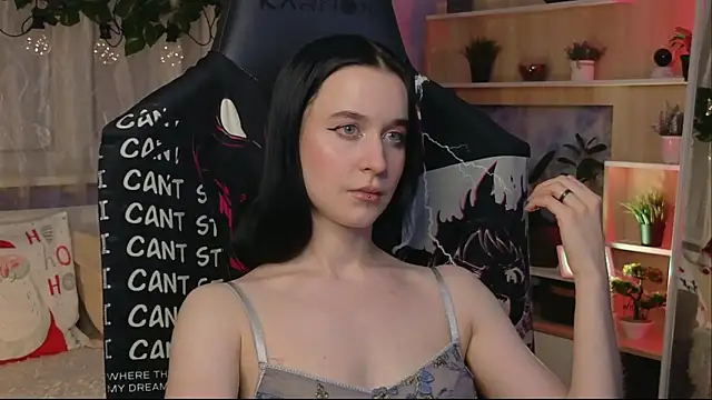 Snapshot of KiraLiLime chatting on February 22, 2025, 3:47 pm KiraLiLime online show from February 22, 2025, 3:47 pm