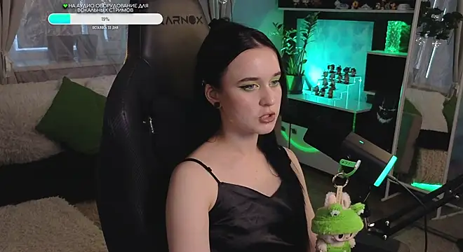 Snapshot of KiraLiLime chatting on September 26, 2025, 2:43 pm KiraLiLime online show from September 26, 2025, 2:43 pm
