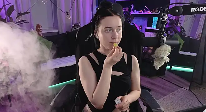 KiraLiLime online show from March 21, 2026, 6:44 pm