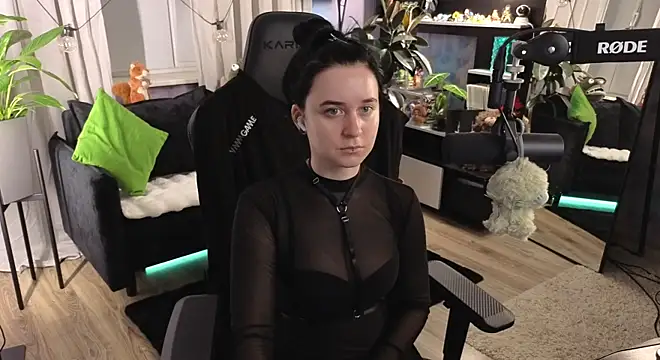 KiraLiLime online show from April 9, 2026, 5:29 pm