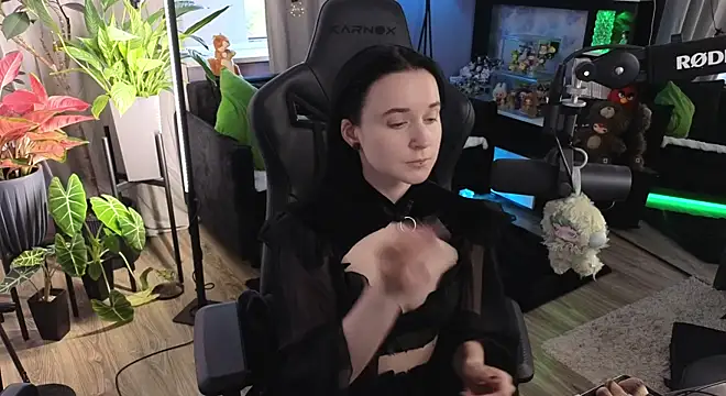 KiraLiLime online show from July 3, 2026, 3:40 pm