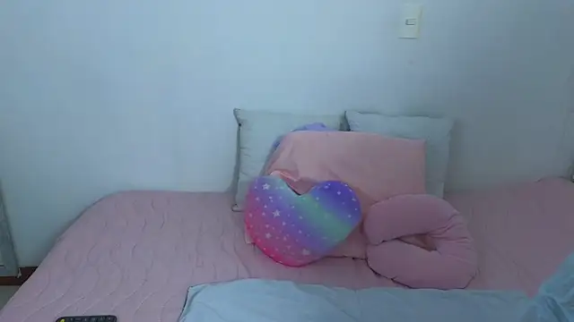 Lorenne Miller online show from January 23, 2025, 12:35 am