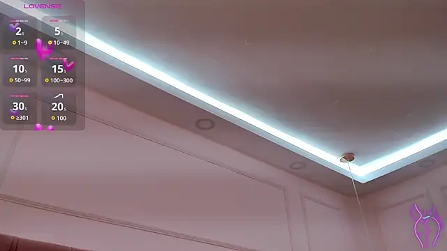 mia schwarz online show from September 12, 2025, 11:48 pm