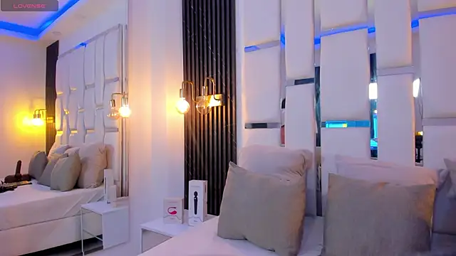 mia schwarz online show from October 3, 2025, 10:29 pm