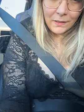 Snapshot of EmyLana chatting on February 15, 2025, 10:33 am EmyLana online show from February 15, 2025, 10:33 am