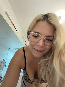 Snapshot of EmyLana chatting on October 18, 2025, 7:53 am EmyLana online show from October 18, 2025, 7:53 am