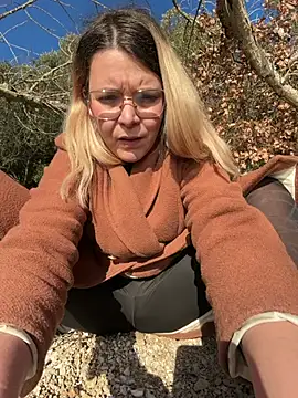 EmyLana online show from March 13, 2026, 7:15 am