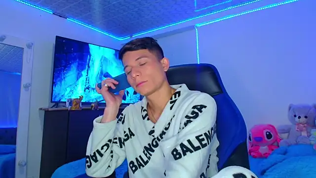 bryamer 19 online show from January 24, 2025, 4:05 am