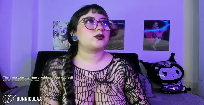 larissa01  online show from April 30, 2026, 10:25 pm