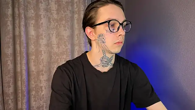 Snapshot of anahori__simon chatting on February 18, 2025, 4:37 pm anahori simon online show from February 18, 2025, 4:37 pm