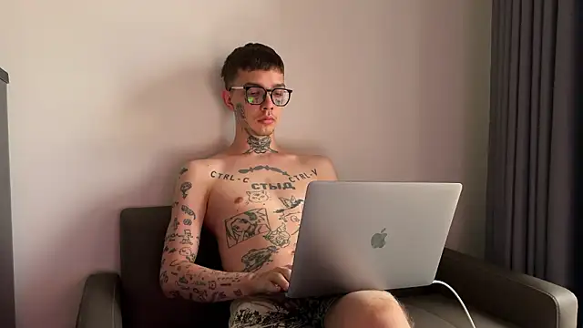 Snapshot of anahori__simon chatting on March 12, 2026, 11:55 pm anahori simon online show from March 12, 2026, 11:55 pm