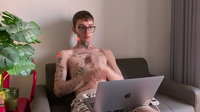 Snapshot of anahori__simon chatting on April 1, 2026, 12:00 am anahori simon online show from April 1, 2026, 12:00 am