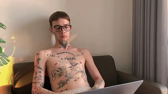 Snapshot of anahori__simon chatting on April 5, 2026, 12:30 am anahori simon online show from April 5, 2026, 12:30 am