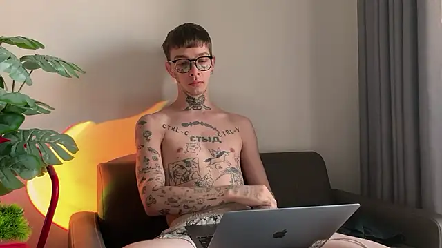 Snapshot of anahori__simon chatting on April 5, 2026, 11:35 pm anahori simon online show from April 5, 2026, 11:35 pm