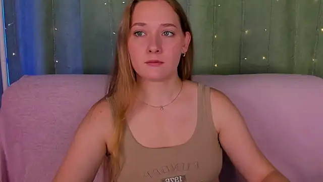 Snapshot of AlinaVice chatting on July 17, 2026, 1:12 am AlinaVice online show from July 17, 2026, 1:12 am