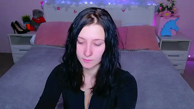 SarahStanley online show from February 9, 2026, 8:02 pm