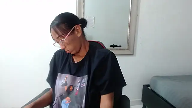 Snapshot of ZashaRomero chatting on December 10, 2024, 3:52 am ZashaRomero online show from December 10, 2024, 3:52 am