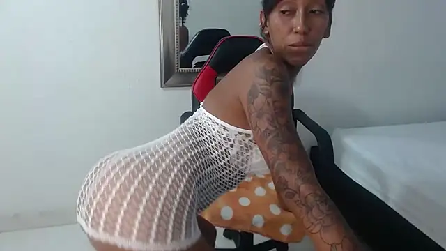 Snapshot of ZashaRomero chatting on December 18, 2024, 9:14 am ZashaRomero online show from December 18, 2024, 9:14 am