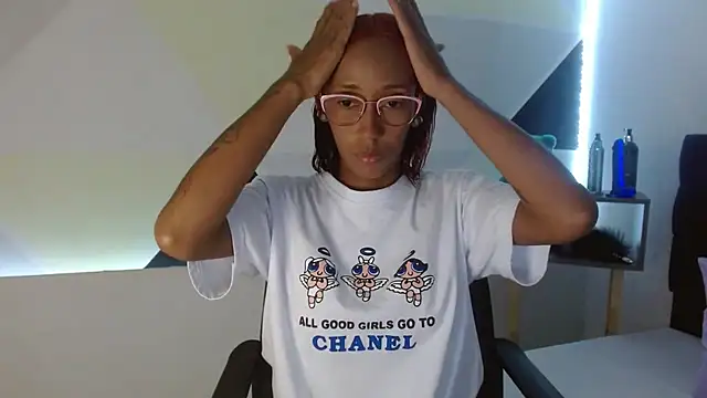 Snapshot of ZashaRomero chatting on February 15, 2025, 8:01 pm ZashaRomero online show from February 15, 2025, 8:01 pm