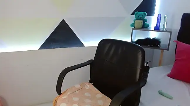 Snapshot of ZashaRomero chatting on February 22, 2025, 1:00 am ZashaRomero online show from February 22, 2025, 1:00 am