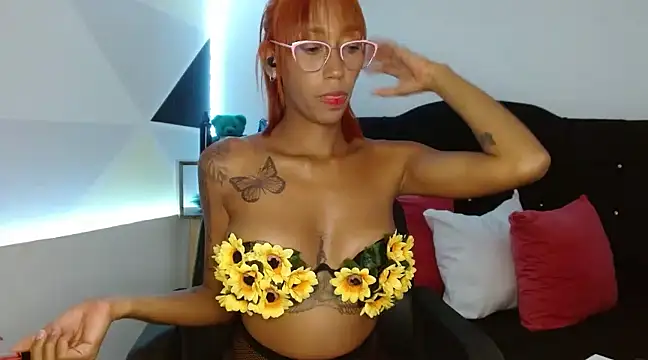 Snapshot of ZashaRomero chatting on March 7, 2025, 10:54 pm ZashaRomero online show from March 7, 2025, 10:54 pm