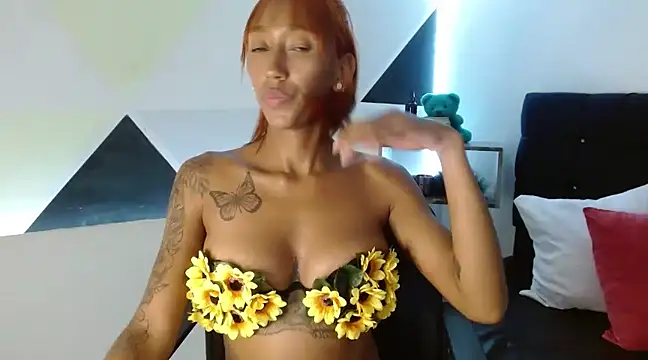 Snapshot of ZashaRomero chatting on March 8, 2025, 2:01 am ZashaRomero online show from March 8, 2025, 2:01 am