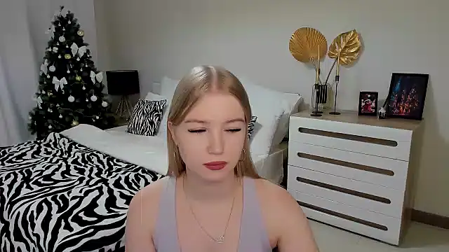 shy  lady online show from December 28, 2024, 5:02 am