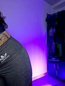 Aria Bennett21 online show from March 26, 2026, 4:07 am