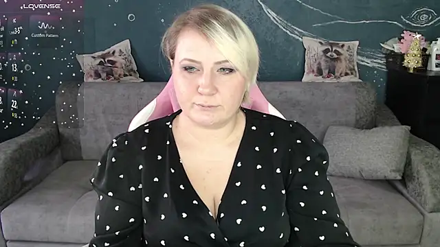 CuteHanna online show from December 23, 2025, 10:24 am