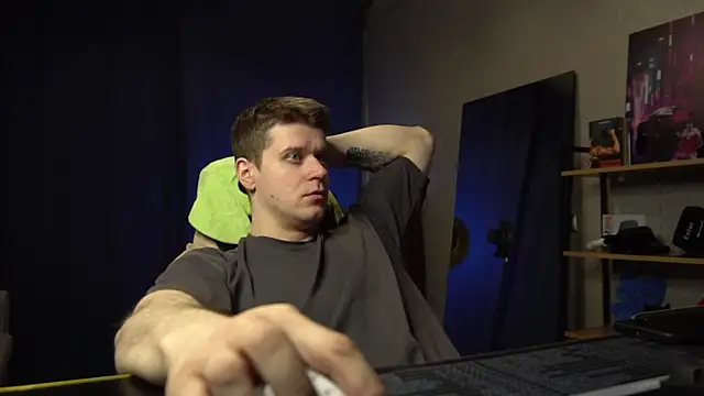 Bruno Banani online show from April 16, 2026, 7:25 pm