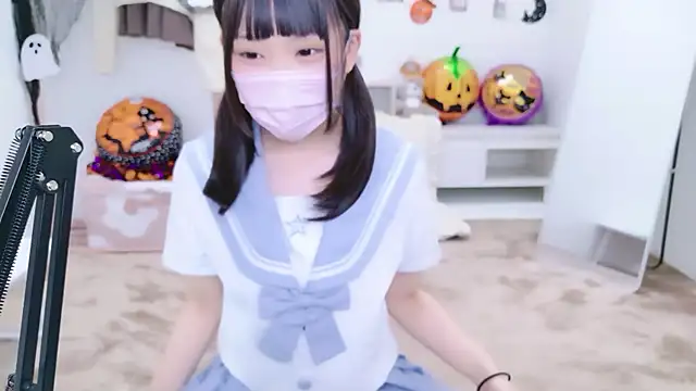 Snapshot of x-naru-x chatting on October 27, 2025, 4:00 pm x-naru-x online show from October 27, 2025, 4:00 pm