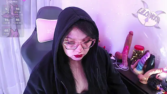 Snapshot of LiloMoon69 chatting on April 22, 2026, 2:14 am LiloMoon69 online show from April 22, 2026, 2:14 am
