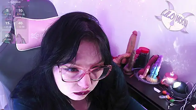 Snapshot of LiloMoon69 chatting on May 2, 2026, 3:22 am LiloMoon69 online show from May 2, 2026, 3:22 am